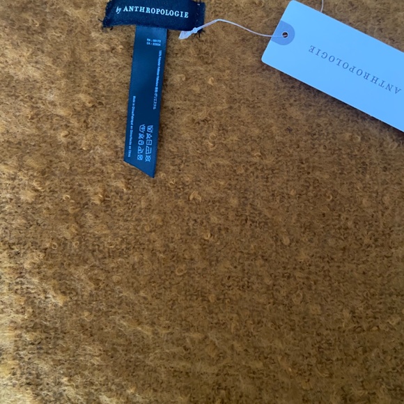 NWT Anthropologie Carraway boucle scarf, Women, Dark Yellow/Caramel - Picture 4 of 4